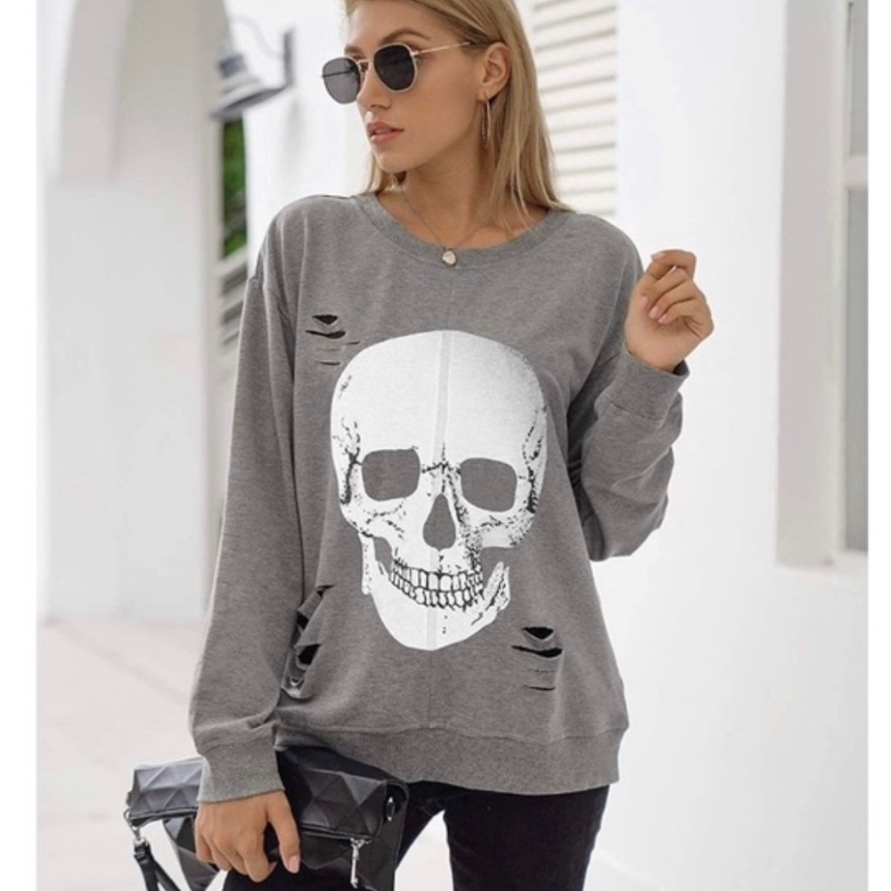 Distressed Skull long sleeve sweatshirt gray and white size Med